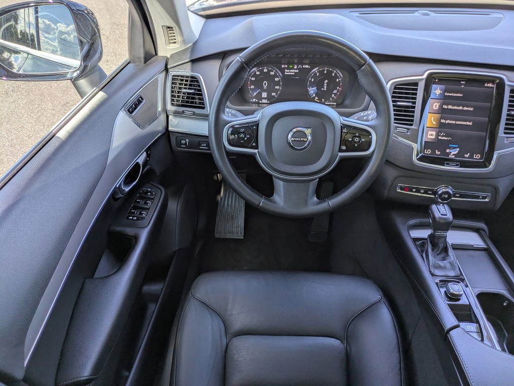 Used 2022 Volvo XC90 T5 Momentum w/ Protection Package Premier image 19
