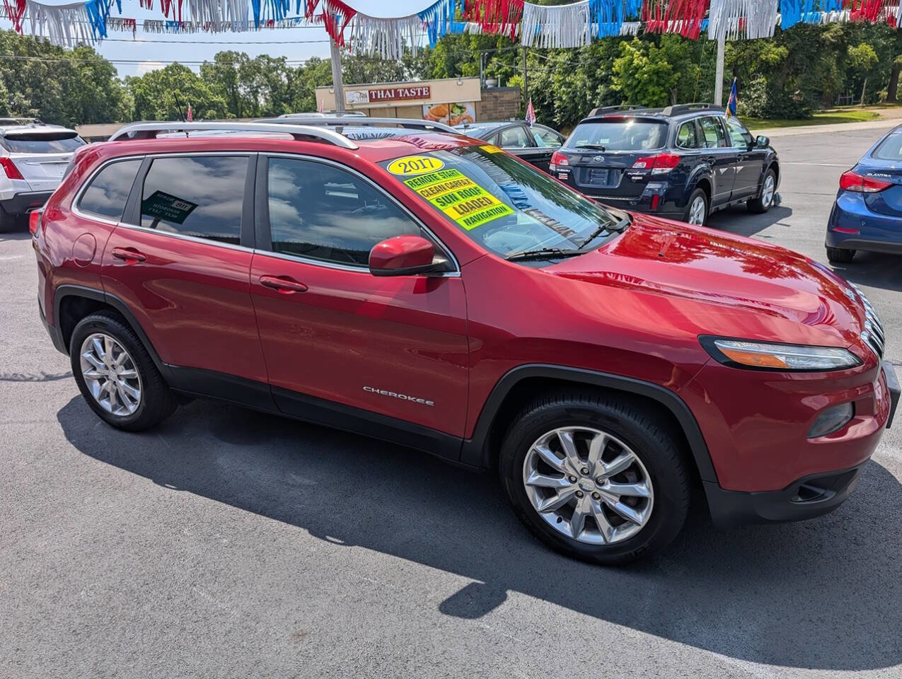 Used 2017 Jeep Cherokee Limited image 3