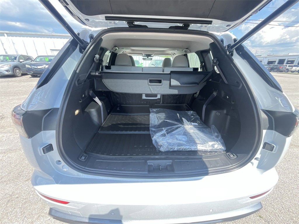 New 2025 Mitsubishi Outlander SE image 24