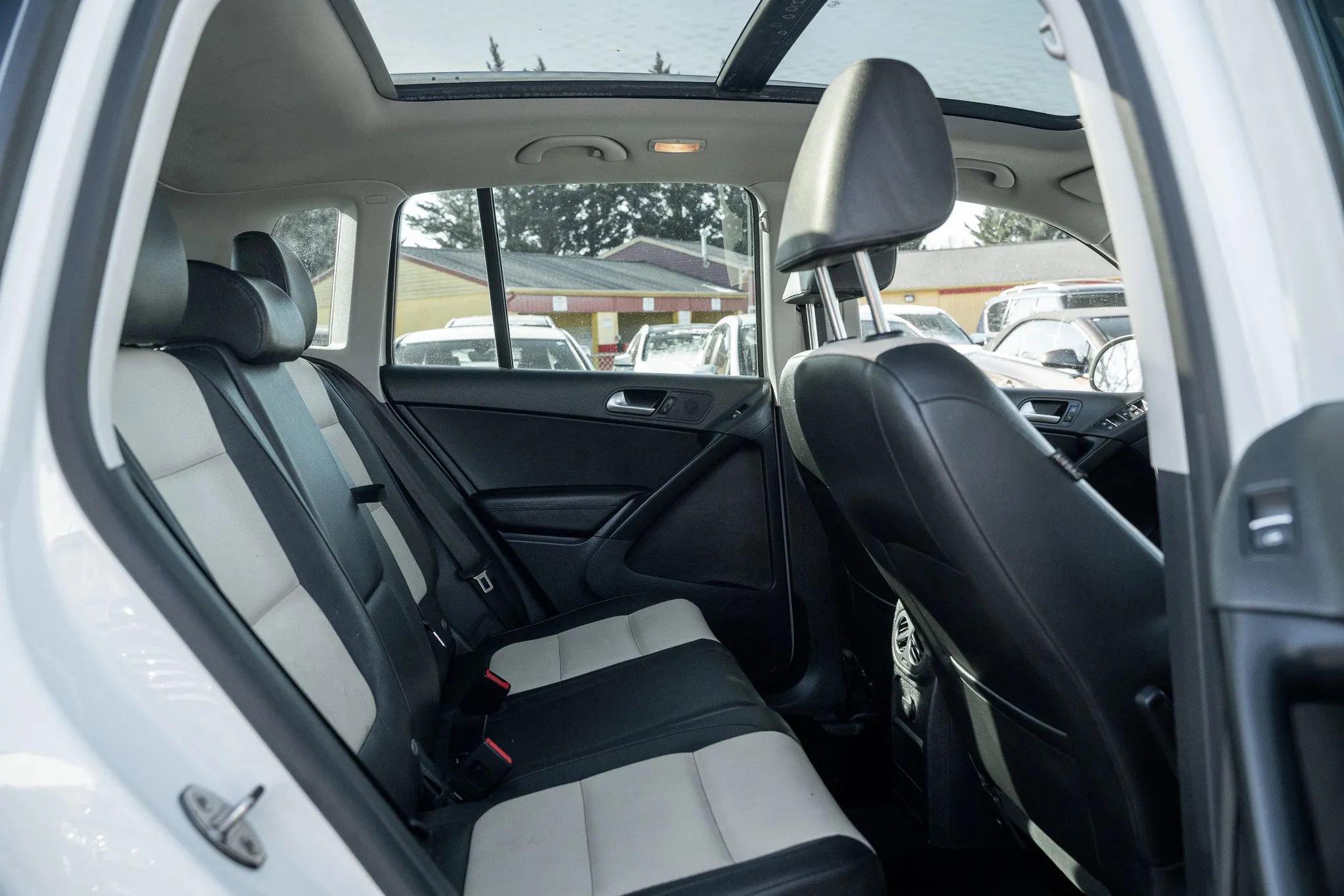 Used 2016 Volkswagen Tiguan SE image 10