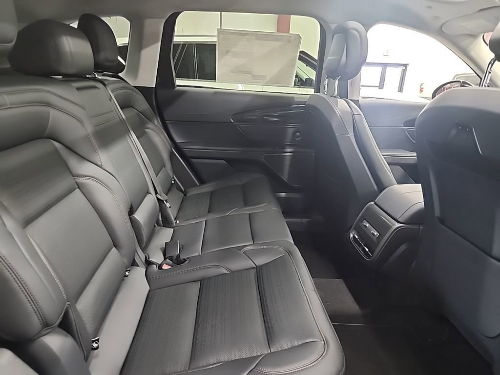 New 2026 Lincoln Nautilus Reserve w/ Jet Appearance Package image 13