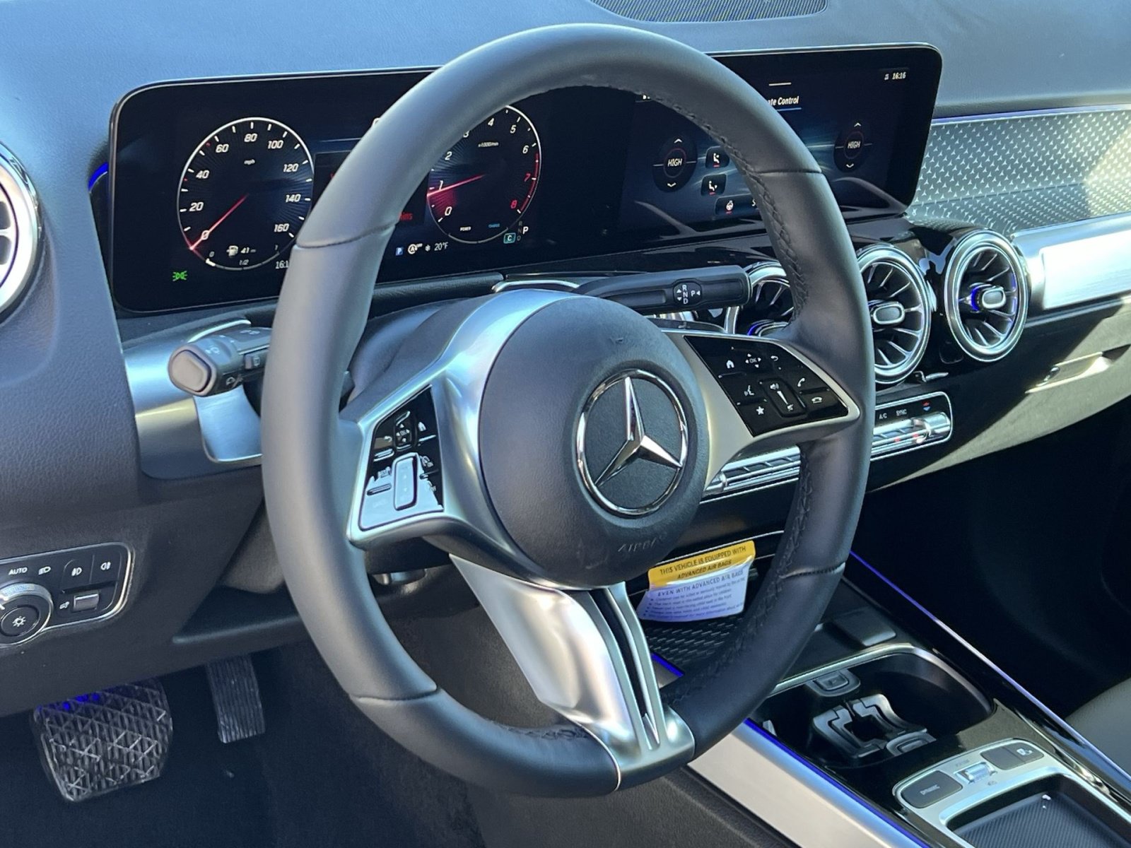Used 2026 Mercedes-Benz GLB 250 4MATIC image 14