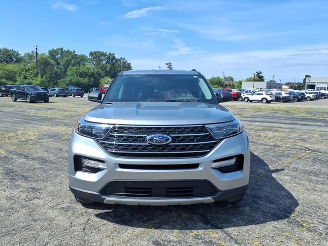 Used 2024 Ford Explorer XLT w/ Equipment Group 202A AWD/4WD image 2