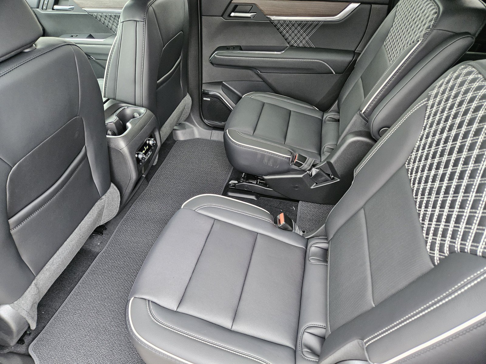 New 2027 GMC Acadia Denali FWD image 20