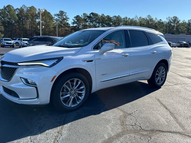 Used 2023 Buick Enclave Avenir image 7