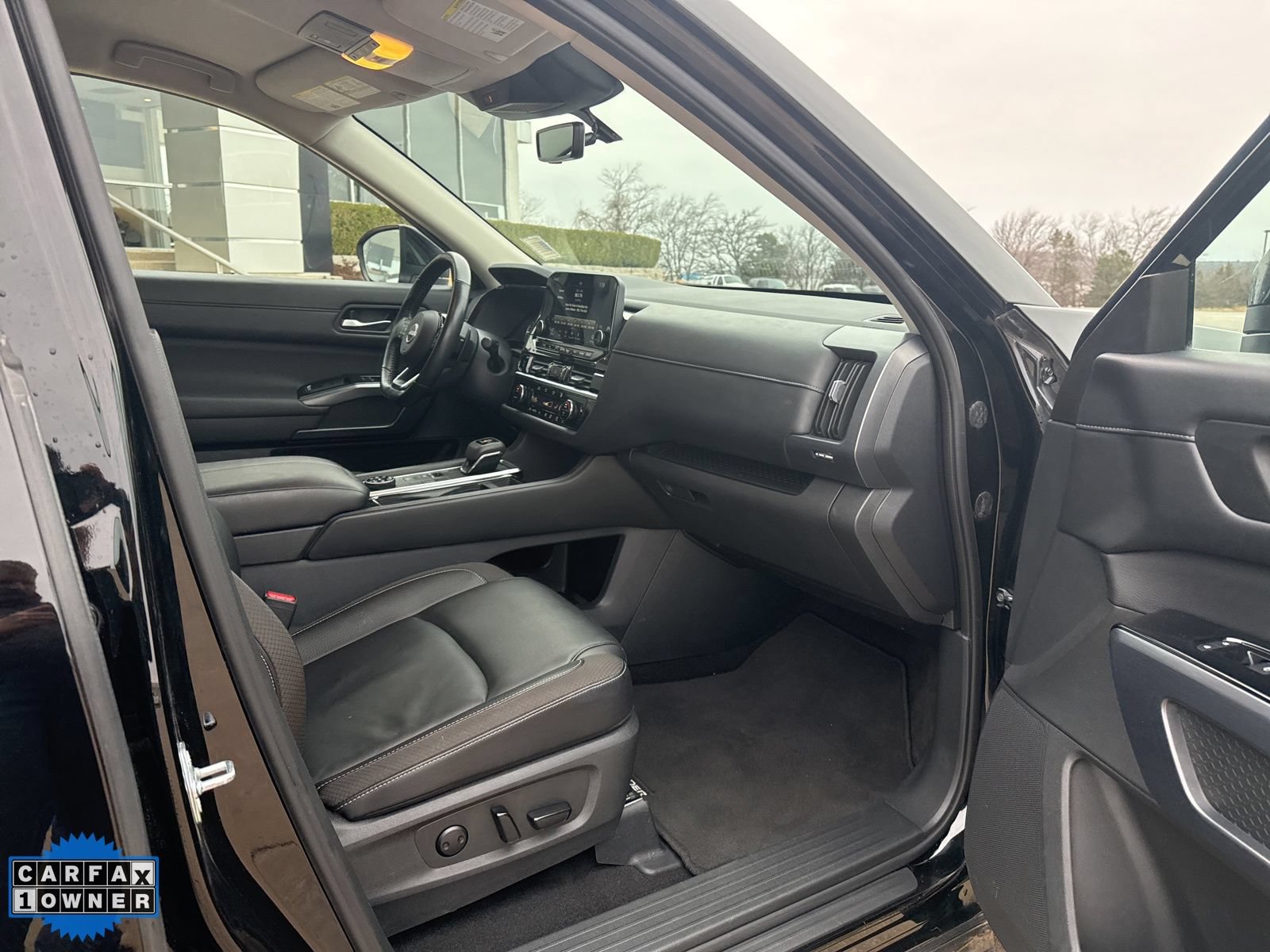 Used 2025 Nissan Pathfinder SL AWD/4WD image 24