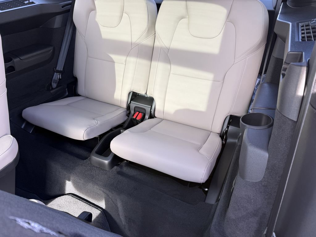 New 2026 Volvo XC90 B6 Plus w/ Protection Package Premier image 13