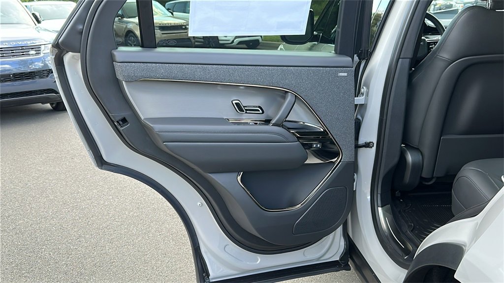 New 2025 Land Rover Range Rover Sport SE image 23