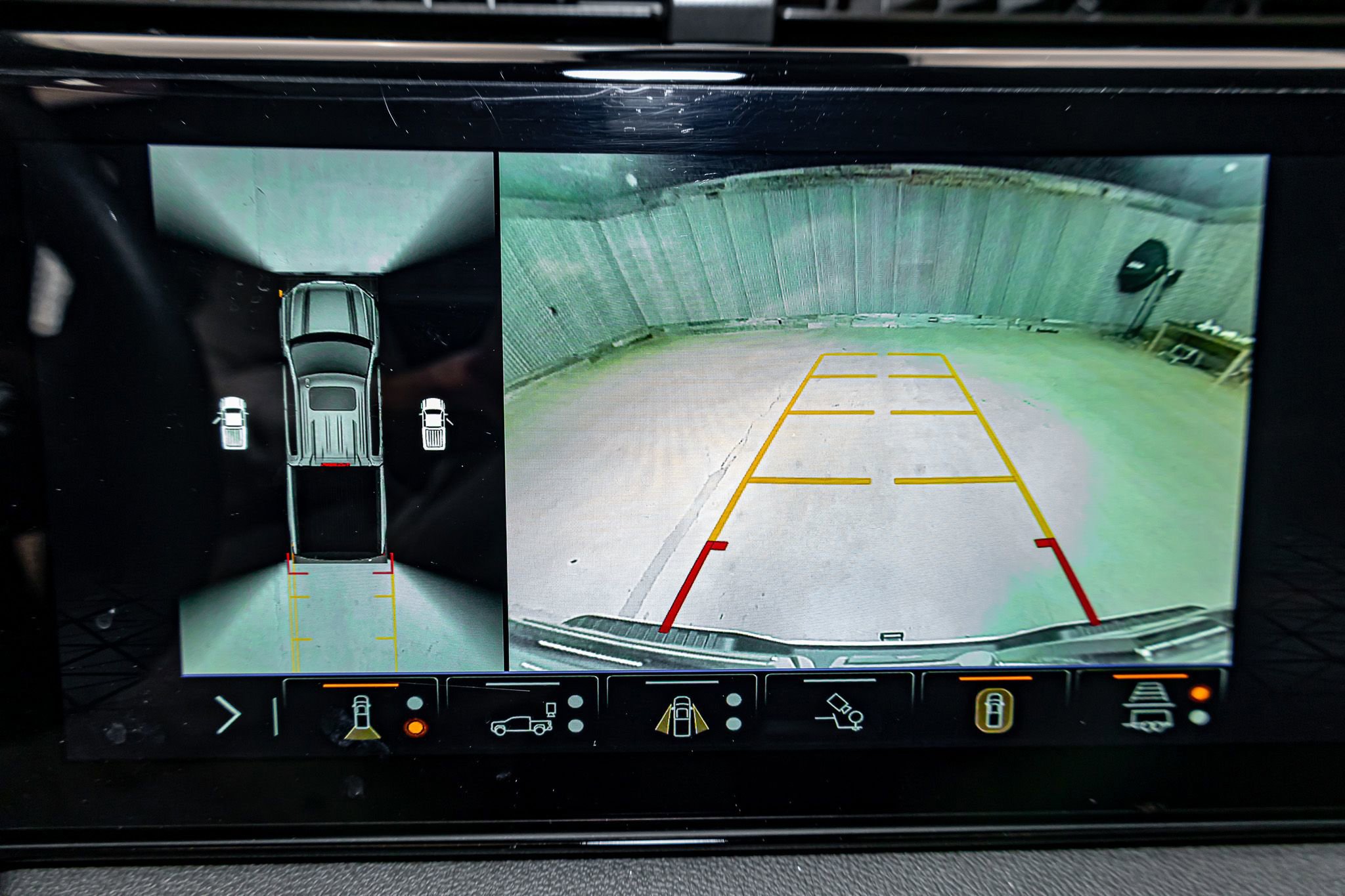 Used 2025 GMC Sierra 1500 AT4 w/ Technology Package image 22