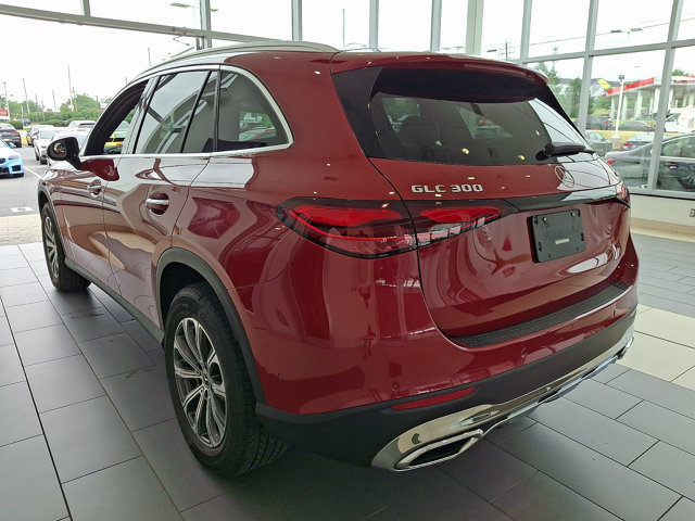 Used 2026 Mercedes-Benz GLC 300 4MATIC image 4