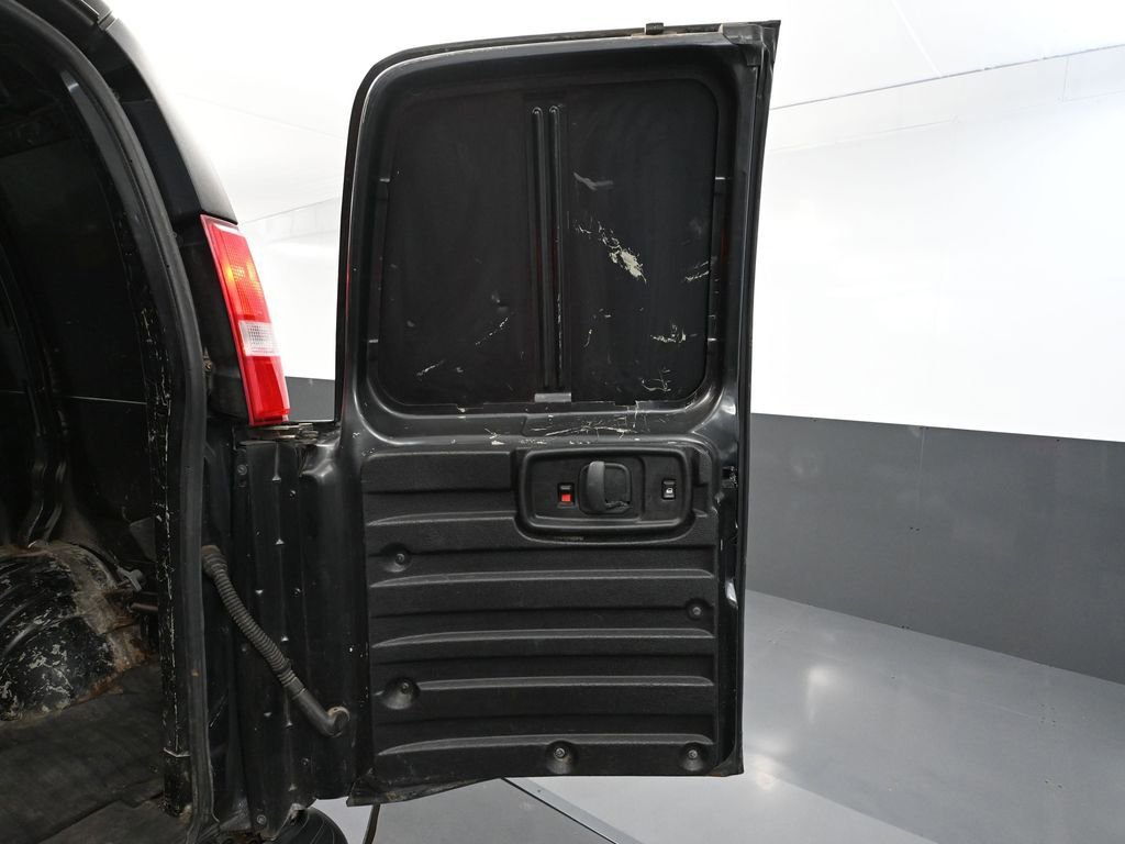 Used 2018 GMC Savana 2500 image 31