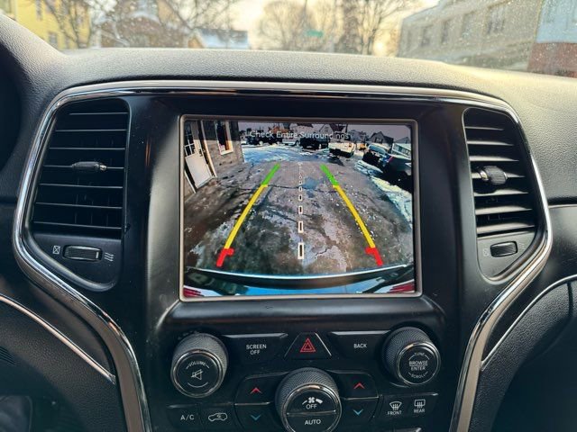 Used 2017 Jeep Grand Cherokee Limited image 16