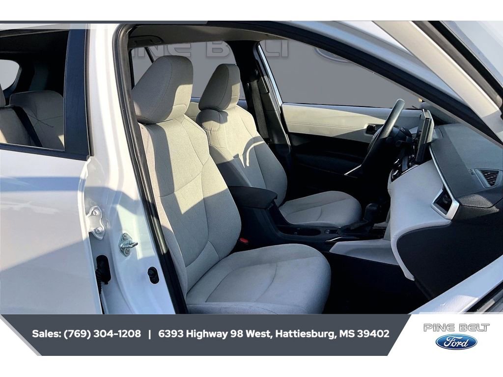 Used 2023 Toyota Corolla Cross L image 6