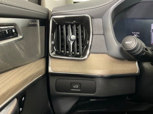 New 2026 Volvo XC90 B5 Plus image 25
