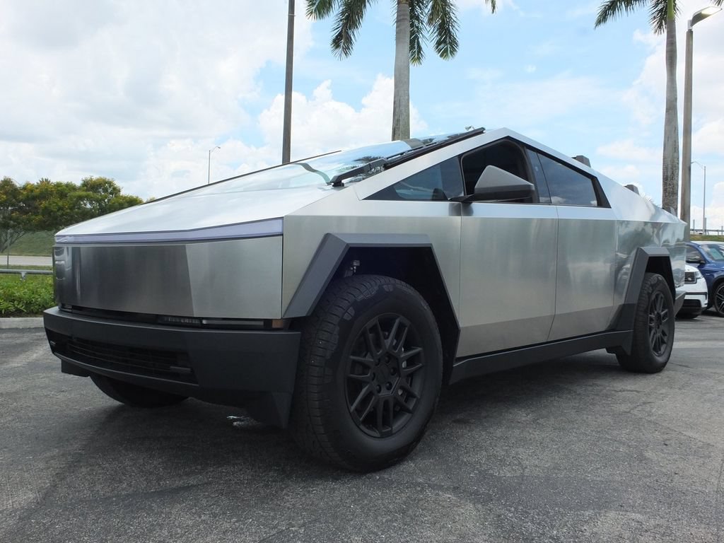 Used 2025 Tesla Cybertruck AWD Crew Cab image 16