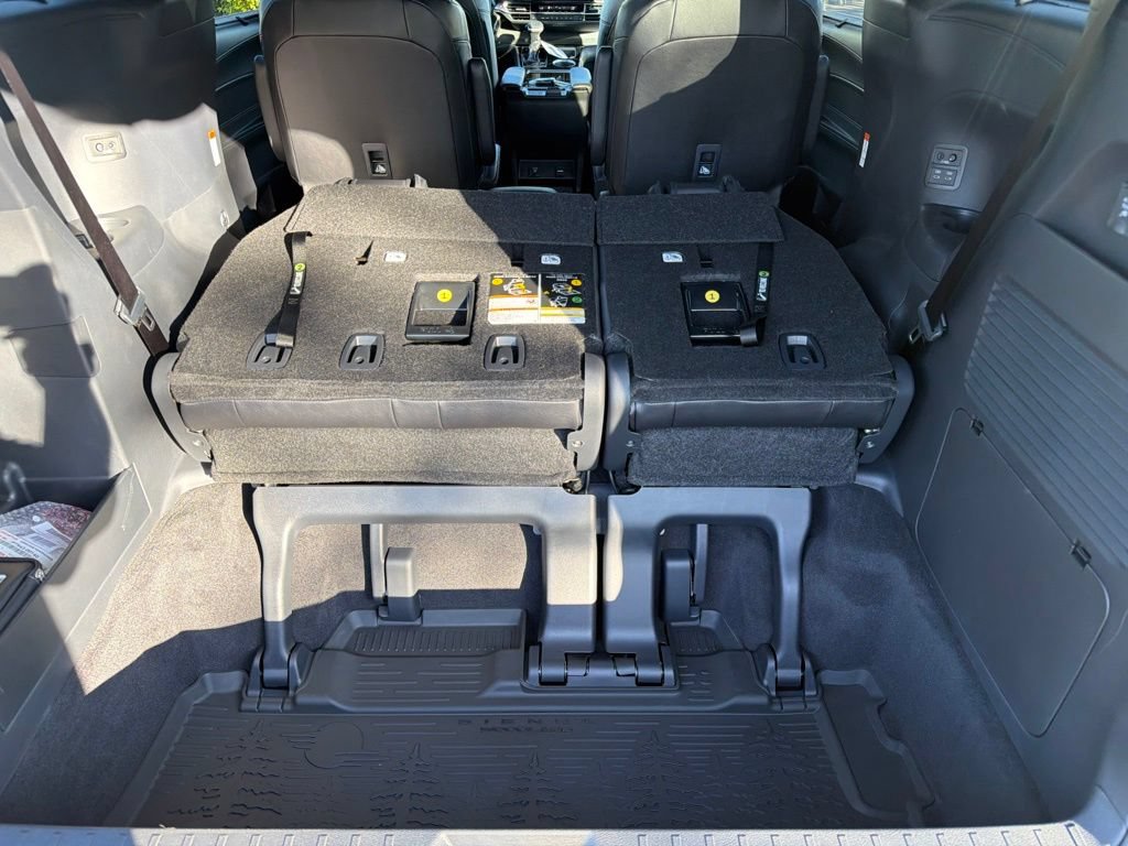 Used 2026 Toyota Sienna XLE Woodland Edition AWD/4WD image 16
