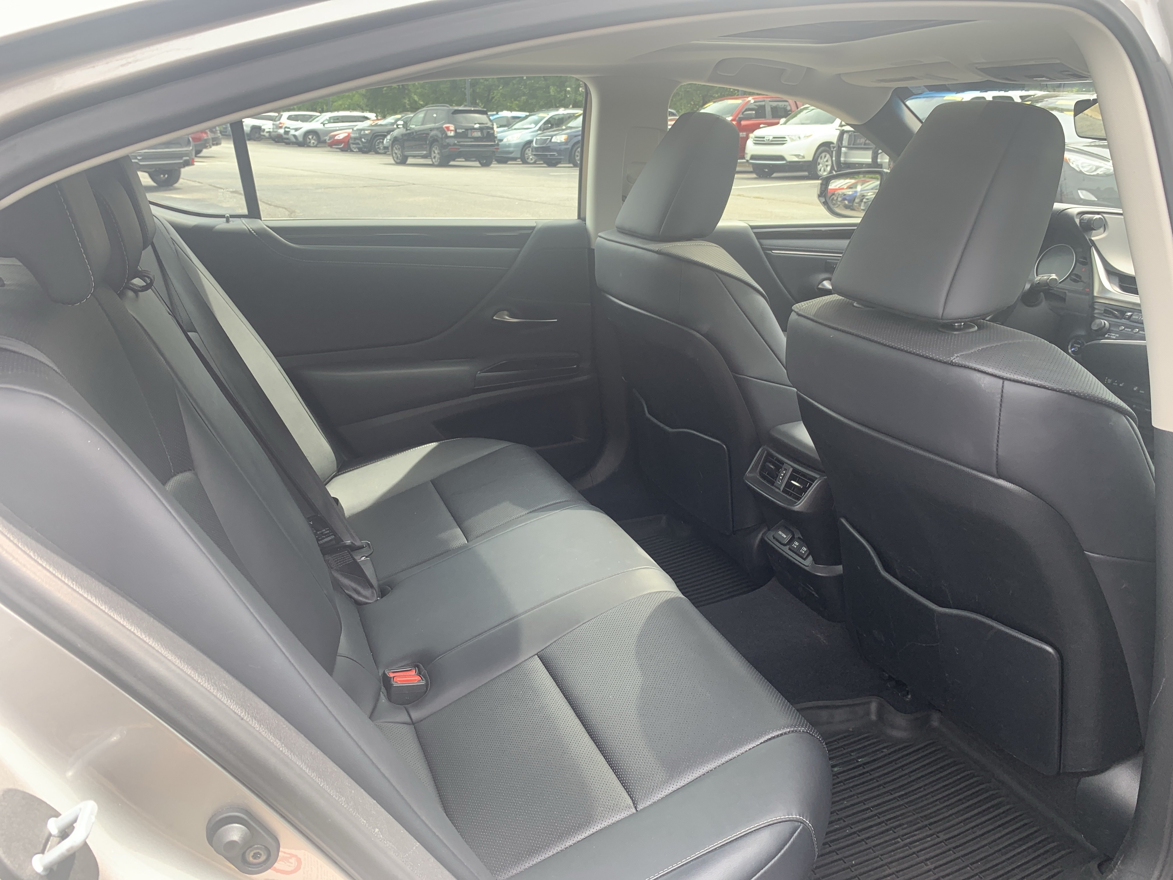 Used 2019 Lexus ES 300h w/ Premium Package FWD image 24