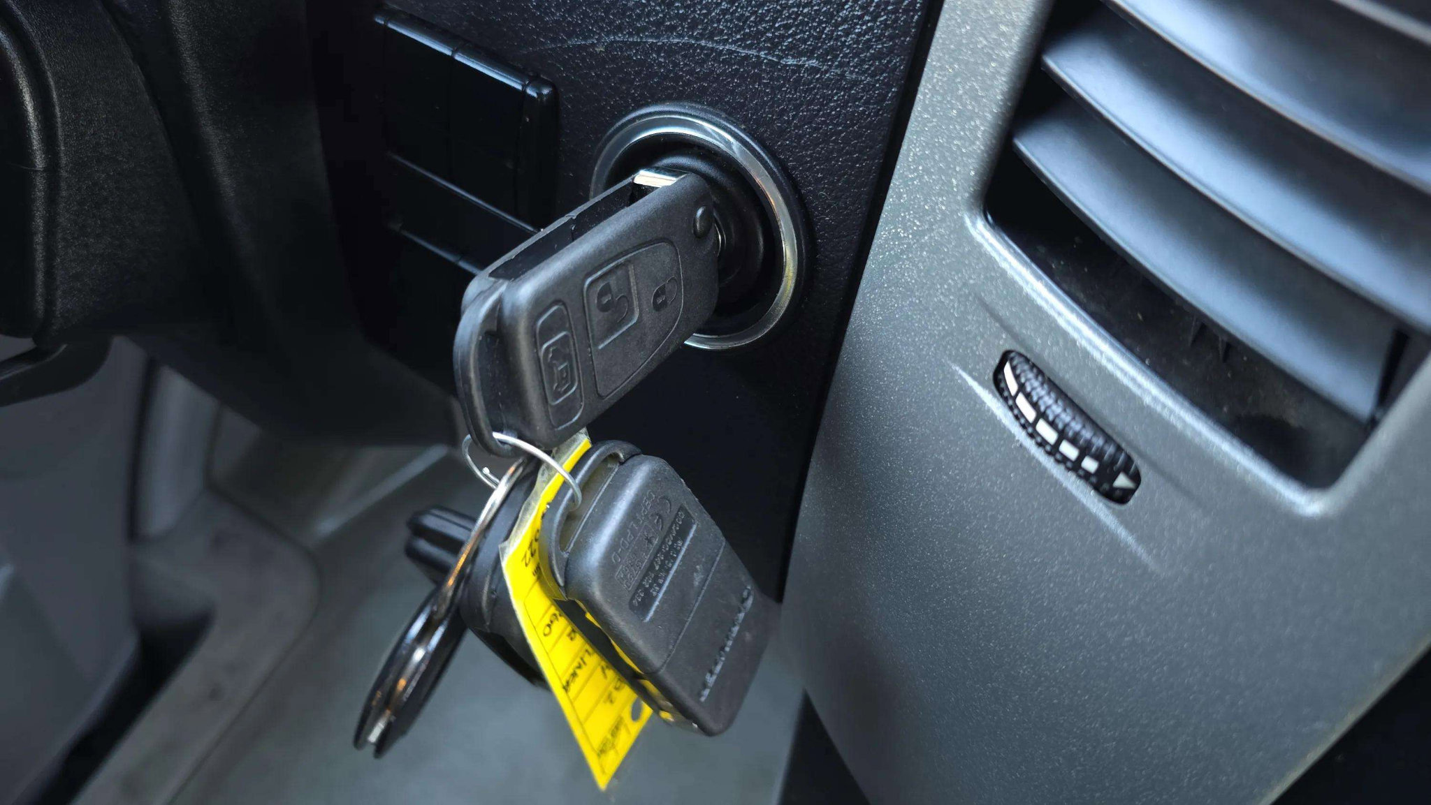 Used 2014 Freightliner Sprinter 3500 image 18