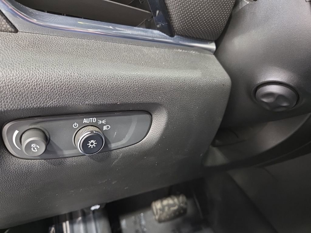 Used 2022 Chevrolet Traverse Premier AWD/4WD image 34