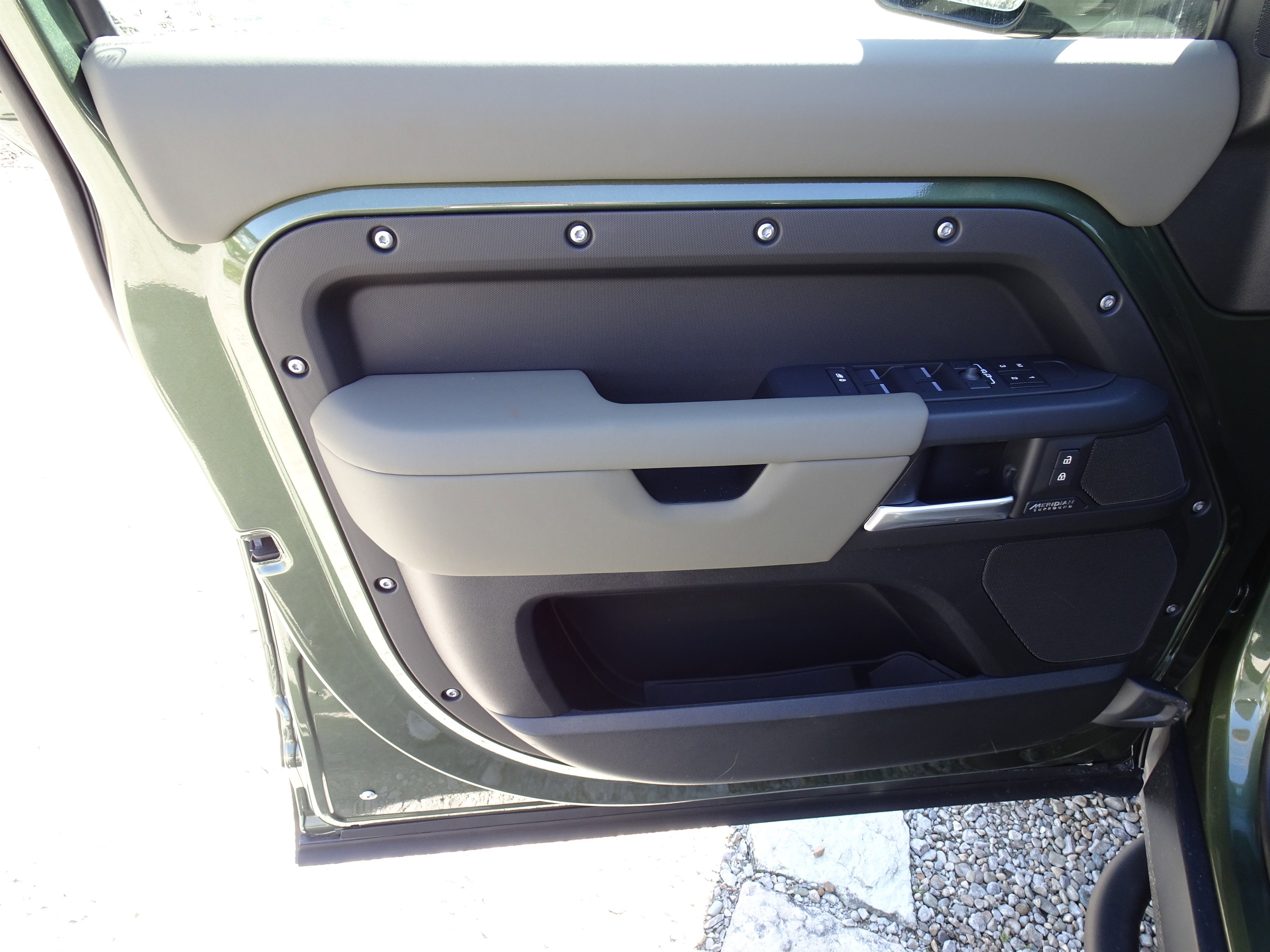 New 2026 Land Rover Defender 110 X-Dynamic SE AWD/4WD image 18