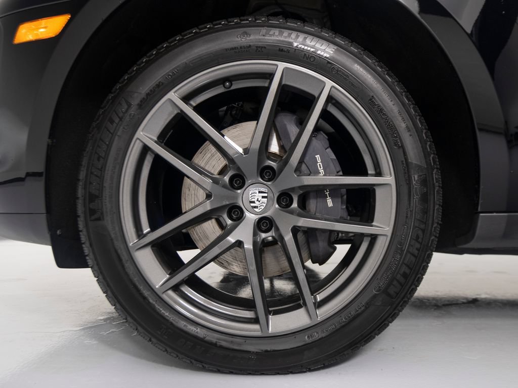 Certified 2026 Porsche Macan Turbo AWD/4WD image 15
