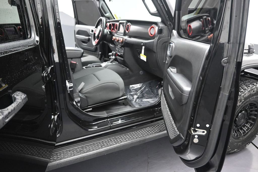 Used 2021 Jeep Gladiator Sport AWD/4WD image 14