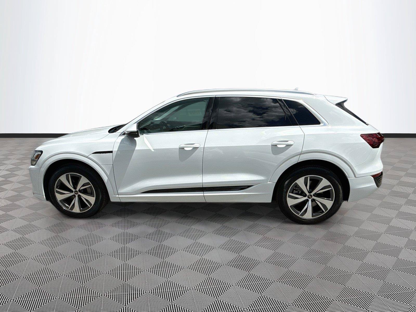 Certified 2024 Audi Q8 e-tron Premium Plus AWD/4WD image 4