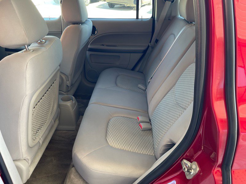 Used 2011 Chevrolet HHR LS image 32