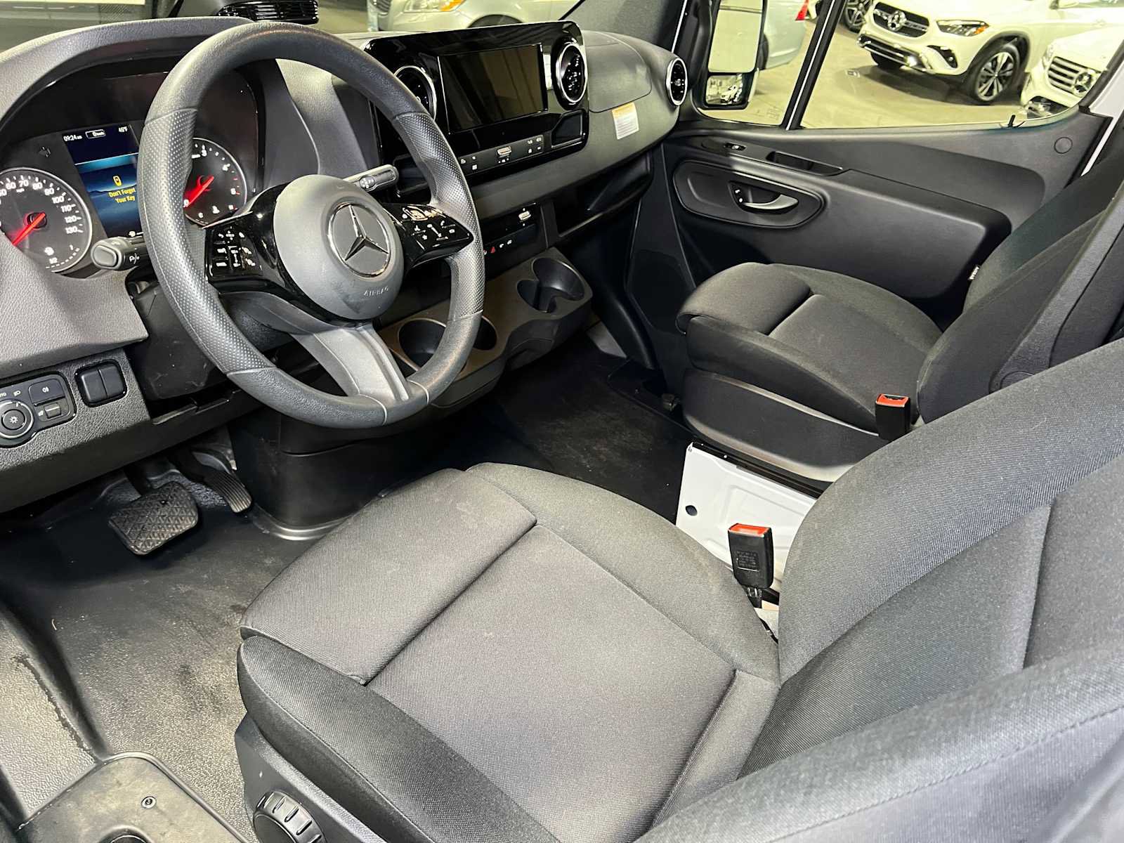 Used 2025 Mercedes-Benz Sprinter 2500 image 22