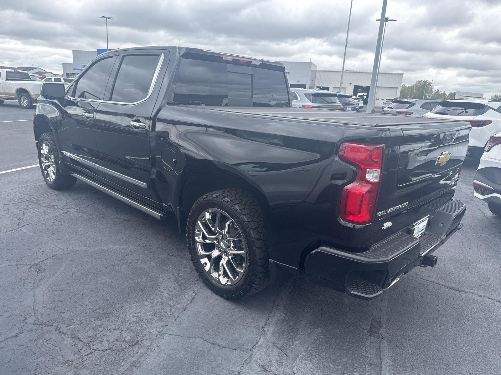 Used 2025 Chevrolet Silverado 1500 High Country AWD/4WD image 5