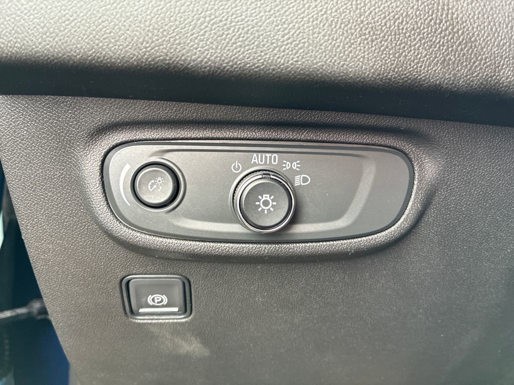 Used 2022 GMC Terrain SLE w/ Driver Convenience Package image 29