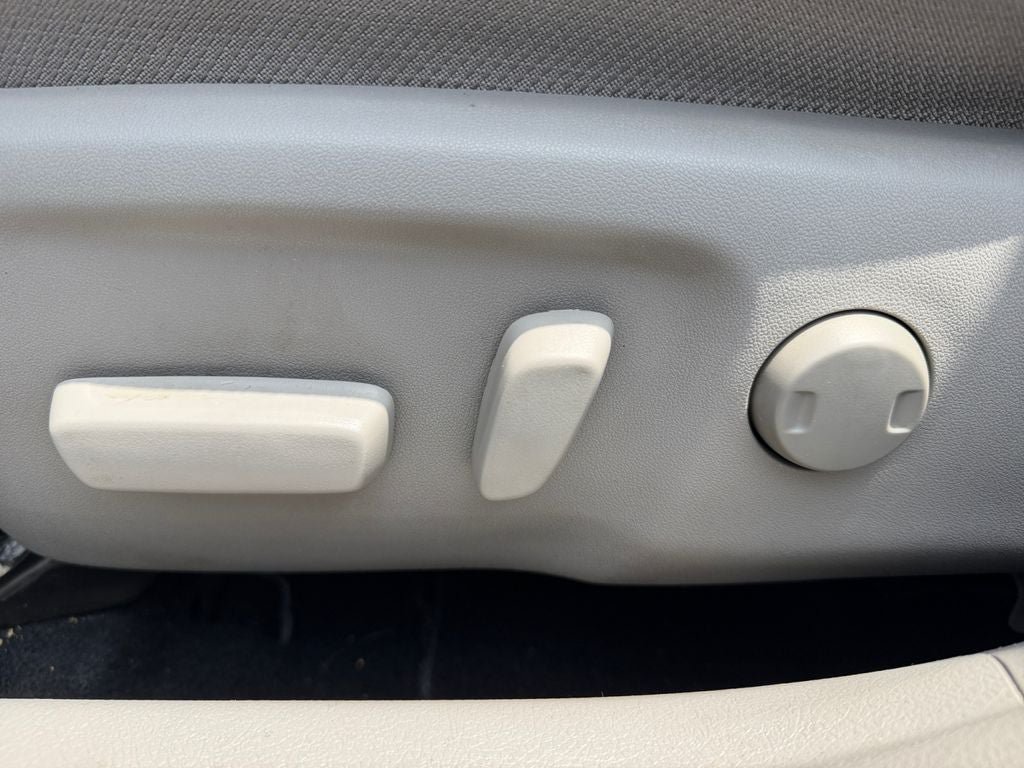 Used 2013 Toyota Camry LE FWD image 13