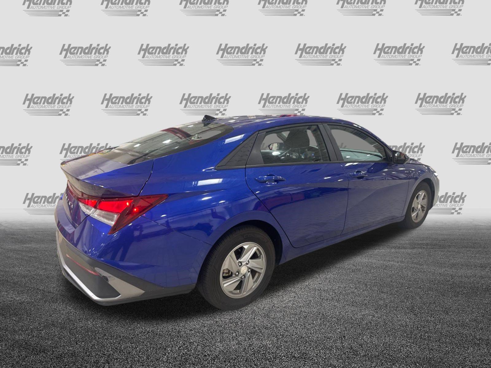Used 2024 Hyundai Elantra SE FWD image 2
