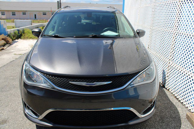 Used 2019 Chrysler Pacifica Touring-L FWD image 8