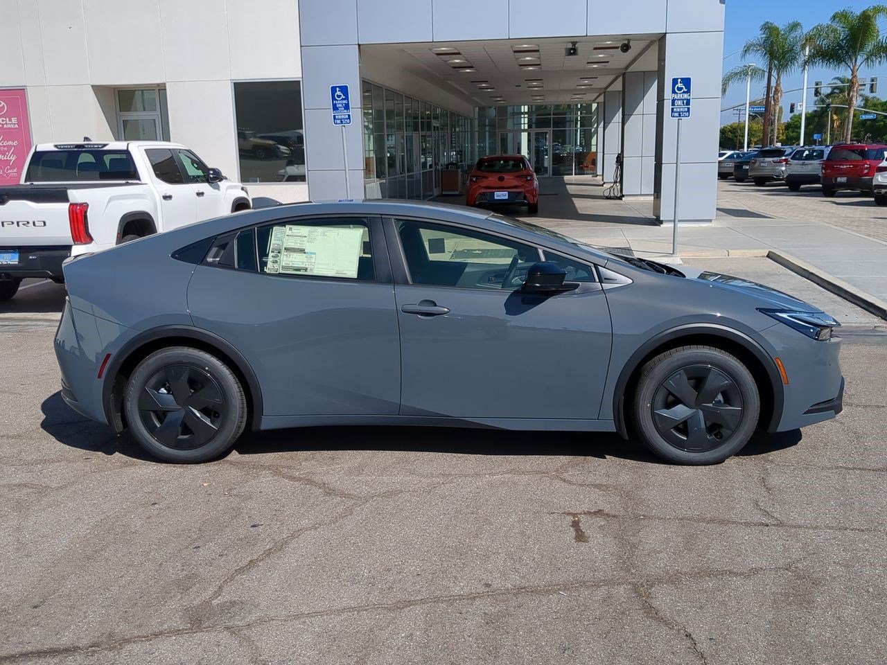 New 2026 Toyota Prius LE FWD image 2