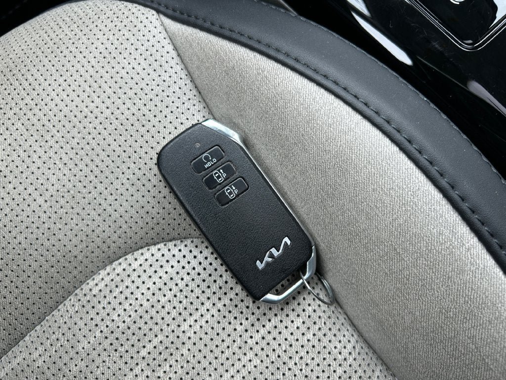 Used 2023 Kia Niro Wave FWD image 32