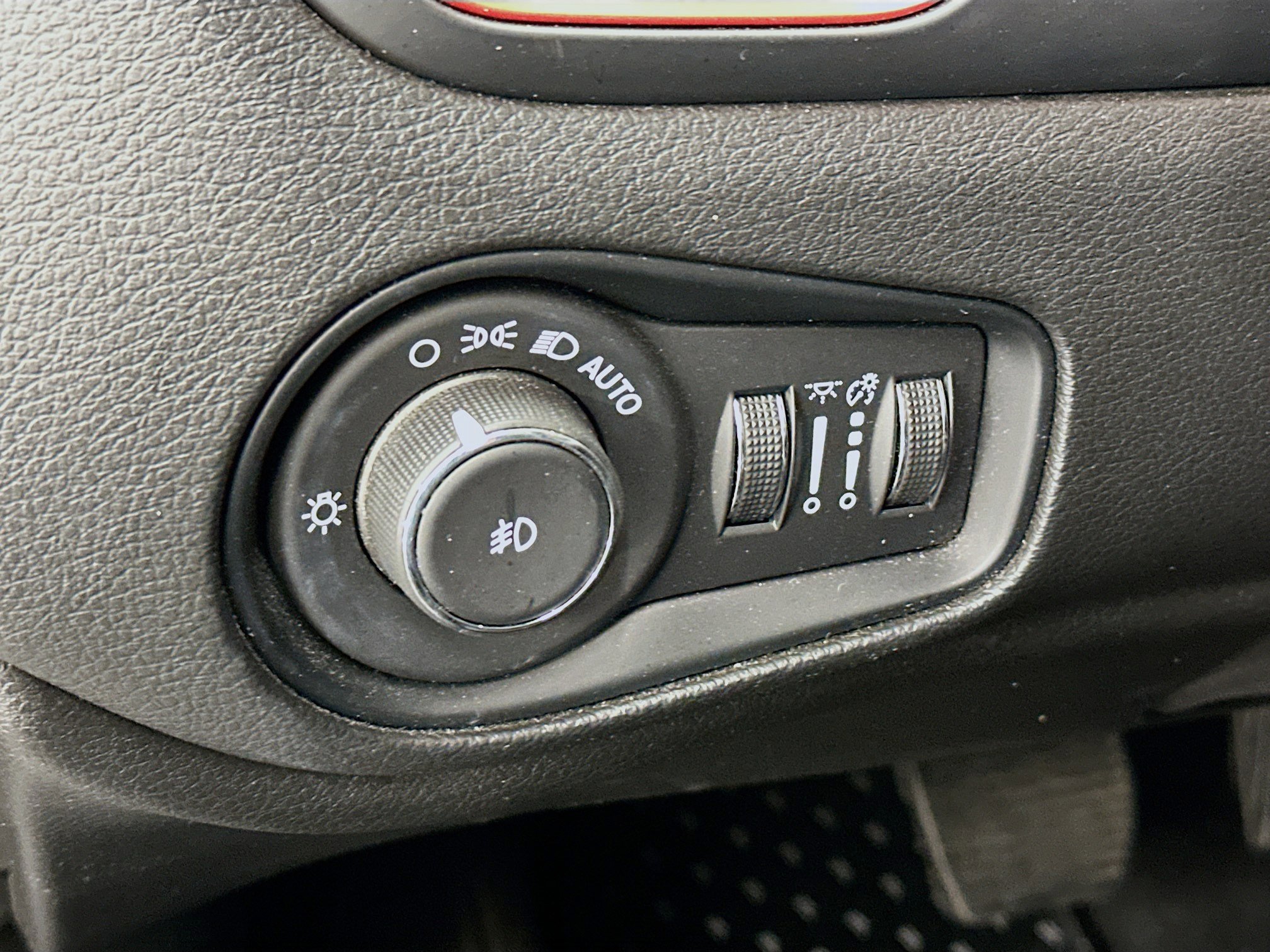 Used 2021 Jeep Renegade Trailhawk w/ Sun & Sound Group image 17