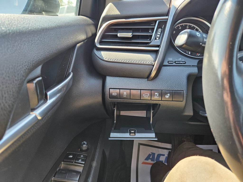 Used 2017 Volkswagen Passat 1.8T SE FWD image 11