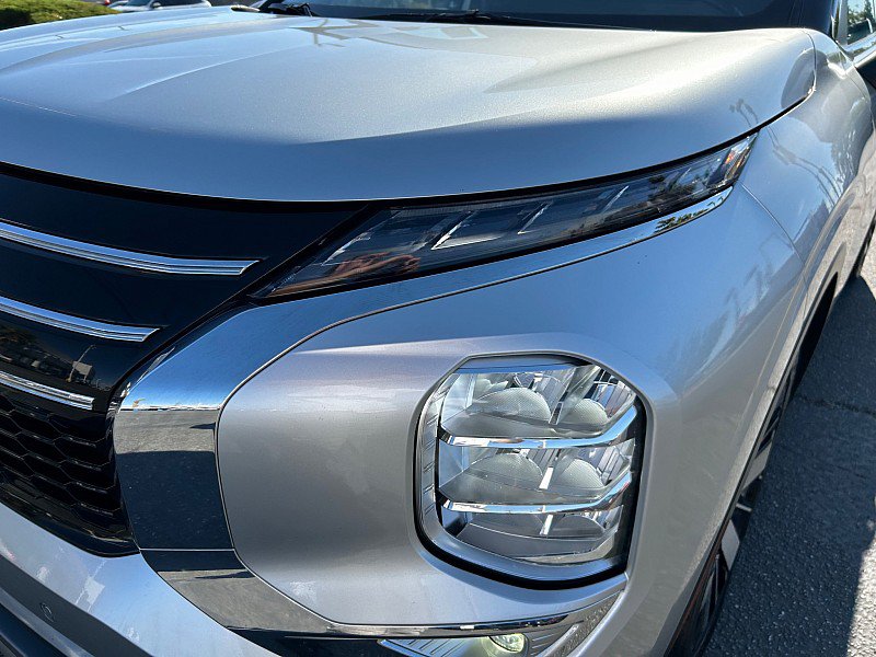 Used 2025 Mitsubishi Outlander SE FWD image 10