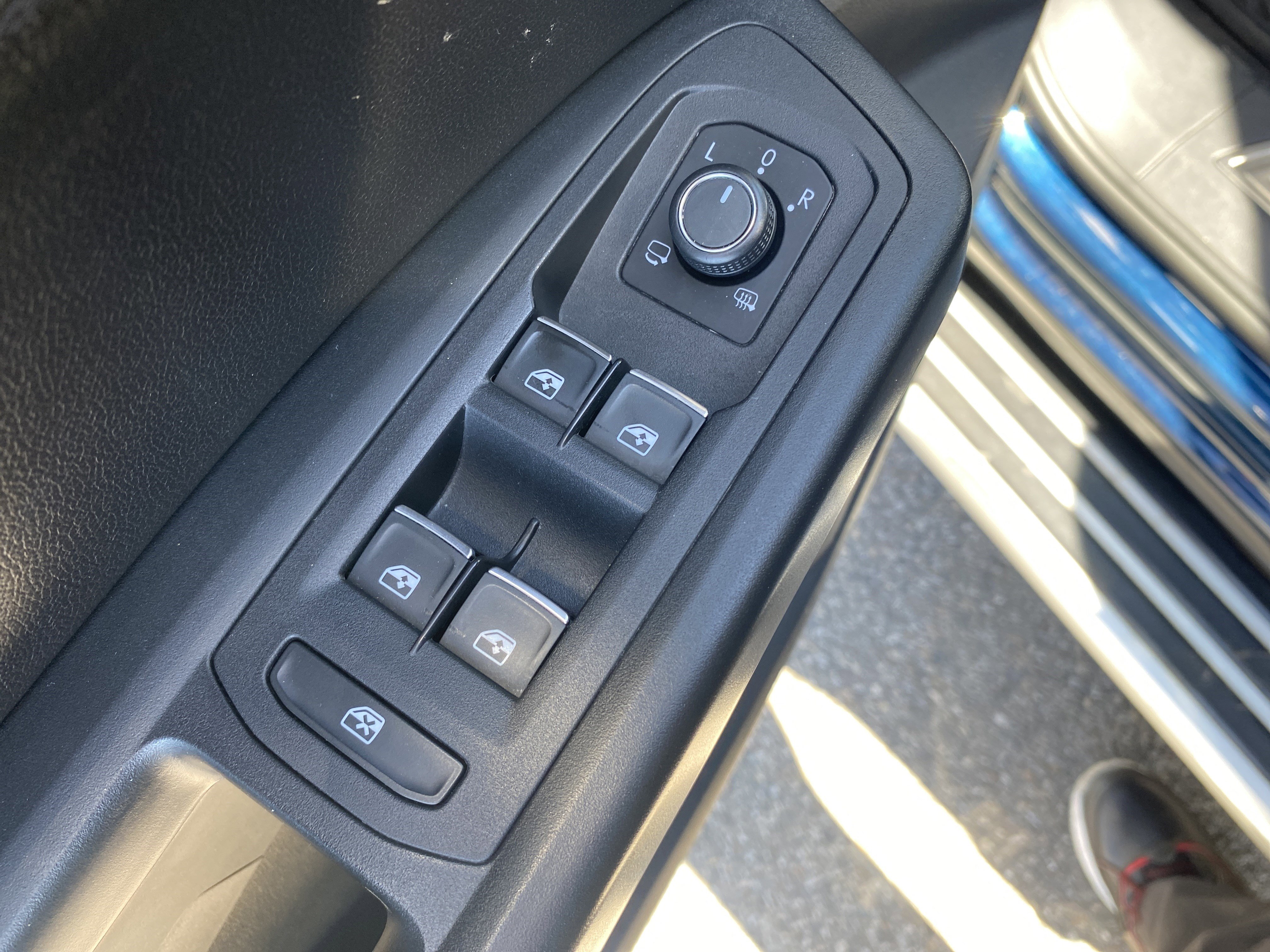 Used 2018 Volkswagen Atlas SEL Premium image 25