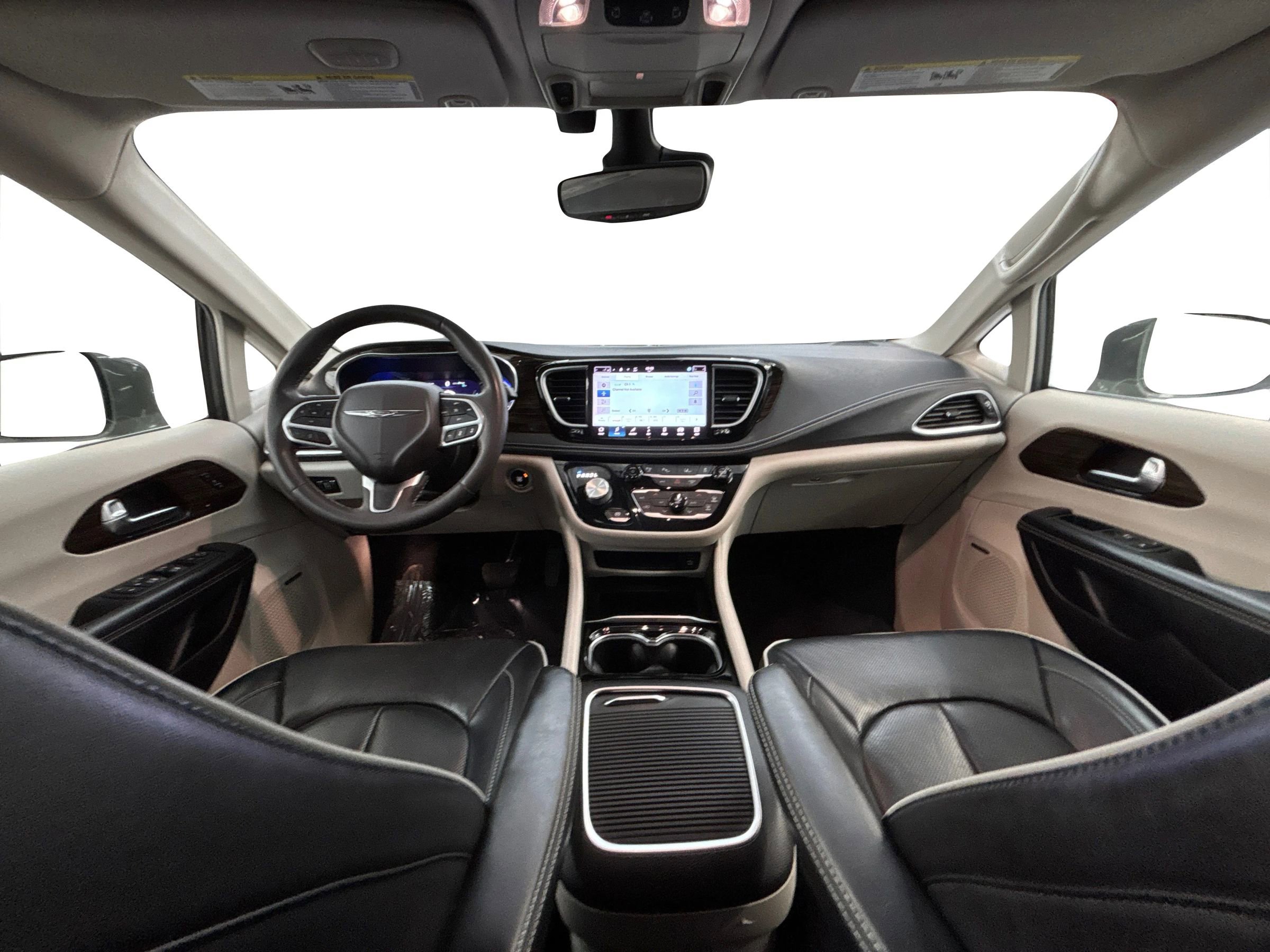 Used 2022 Chrysler Pacifica Limited w/ Uconnect Theater Family Group FWD image 17