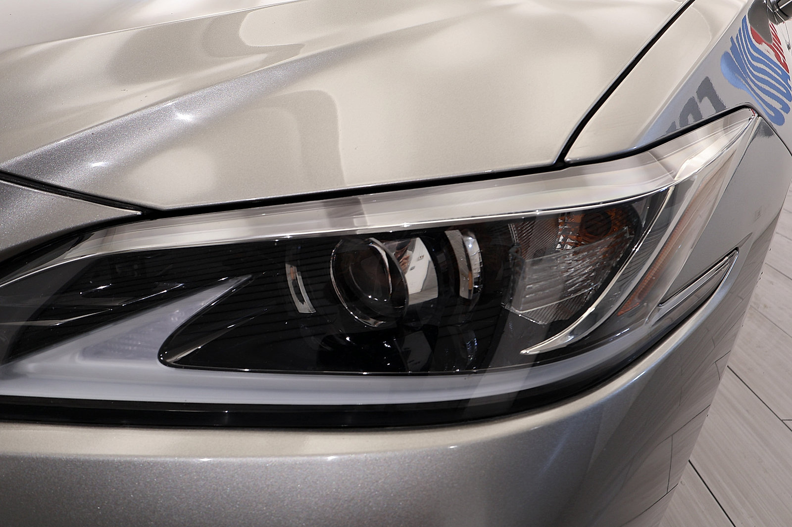 Used 2020 Lexus ES 300h w/ Accessory Package 2 FWD image 9