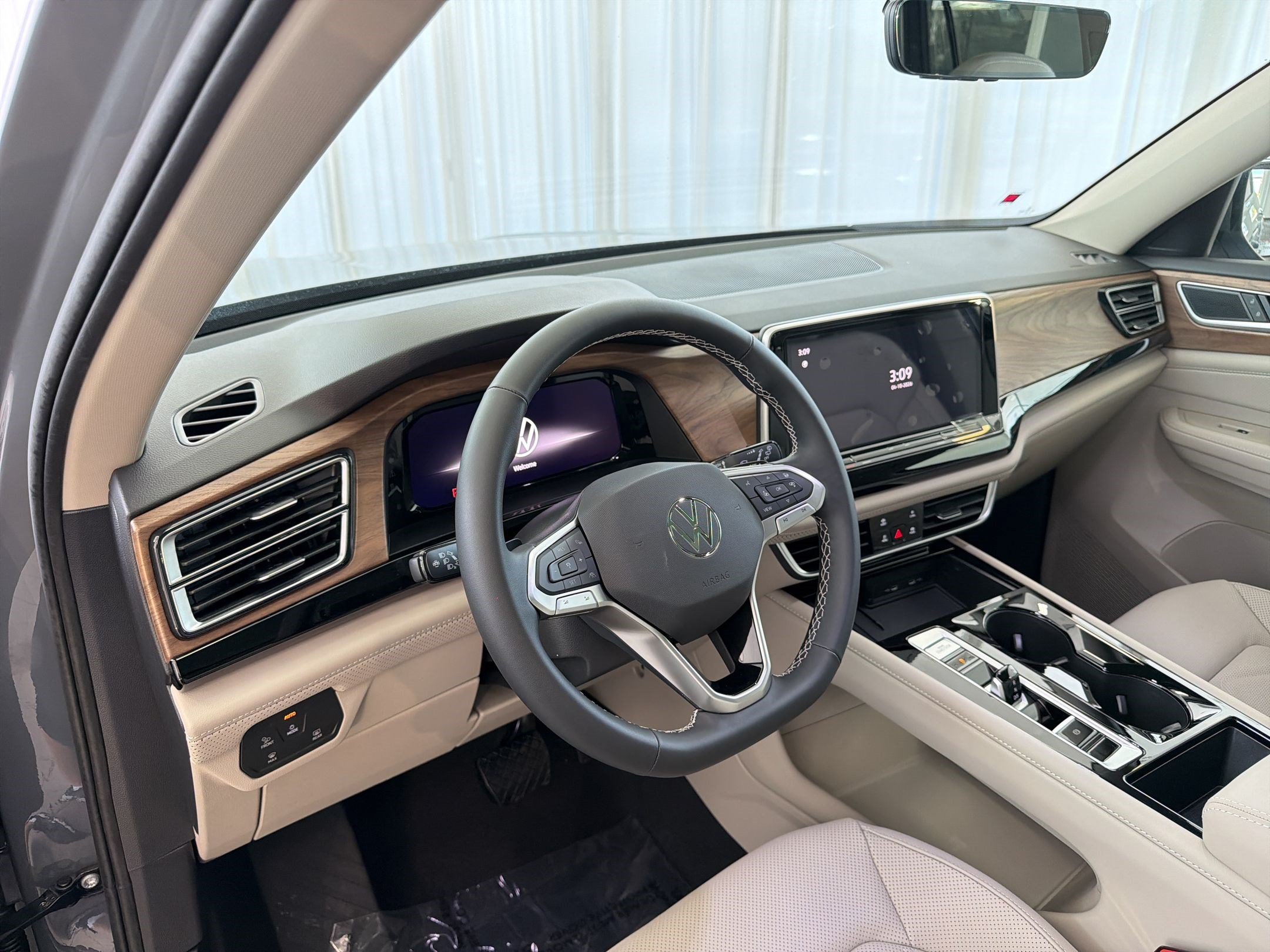 New 2026 Volkswagen Atlas SE FWD image 4