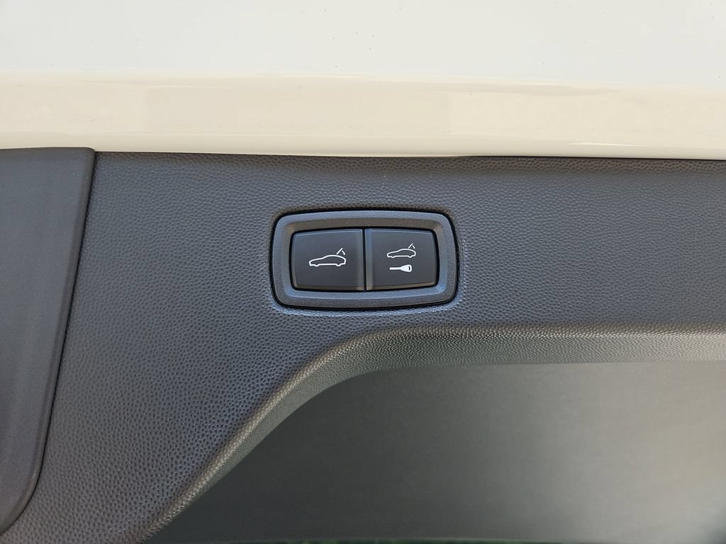 Certified 2025 Porsche Macan 4 Electric AWD/4WD image 27