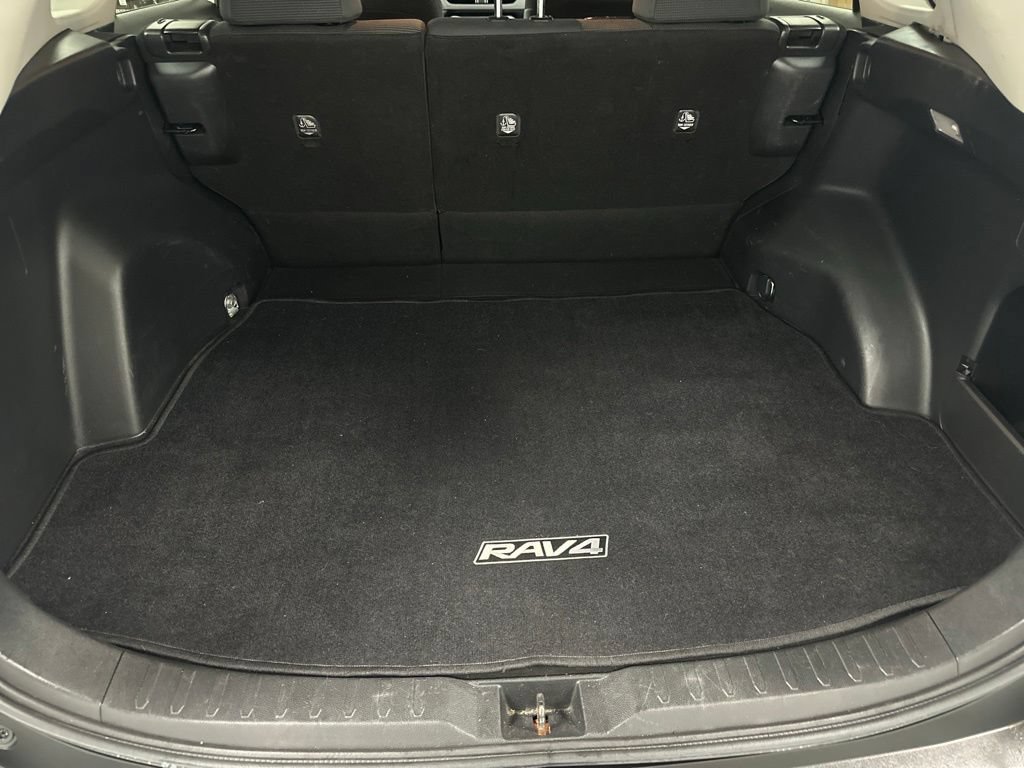 Used 2020 Toyota RAV4 LE w/ Carpet Mat Package AWD/4WD image 13