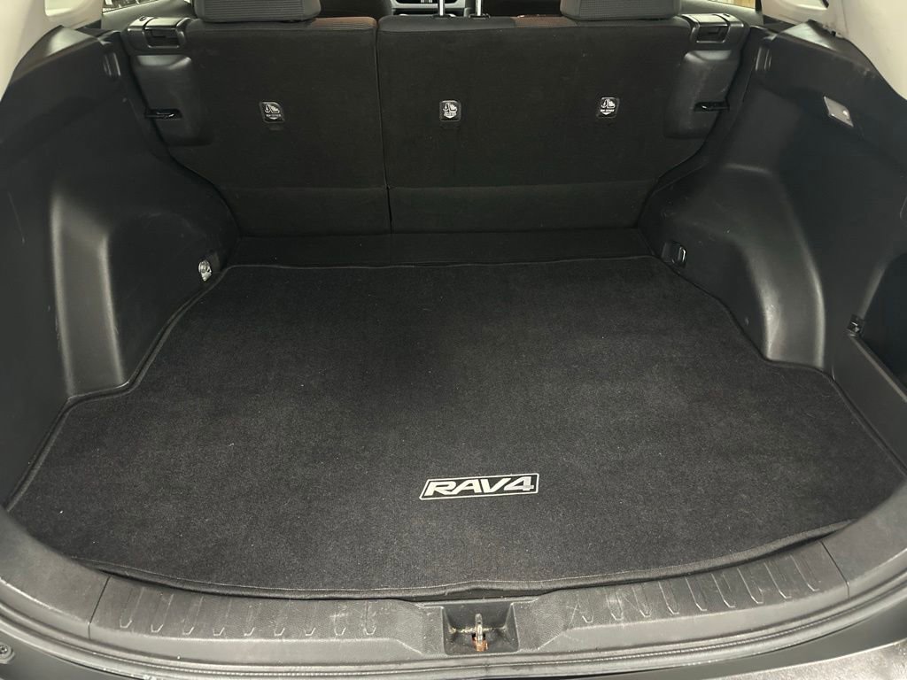 Used 2020 Toyota RAV4 LE w/ Carpet Mat Package AWD/4WD image 13