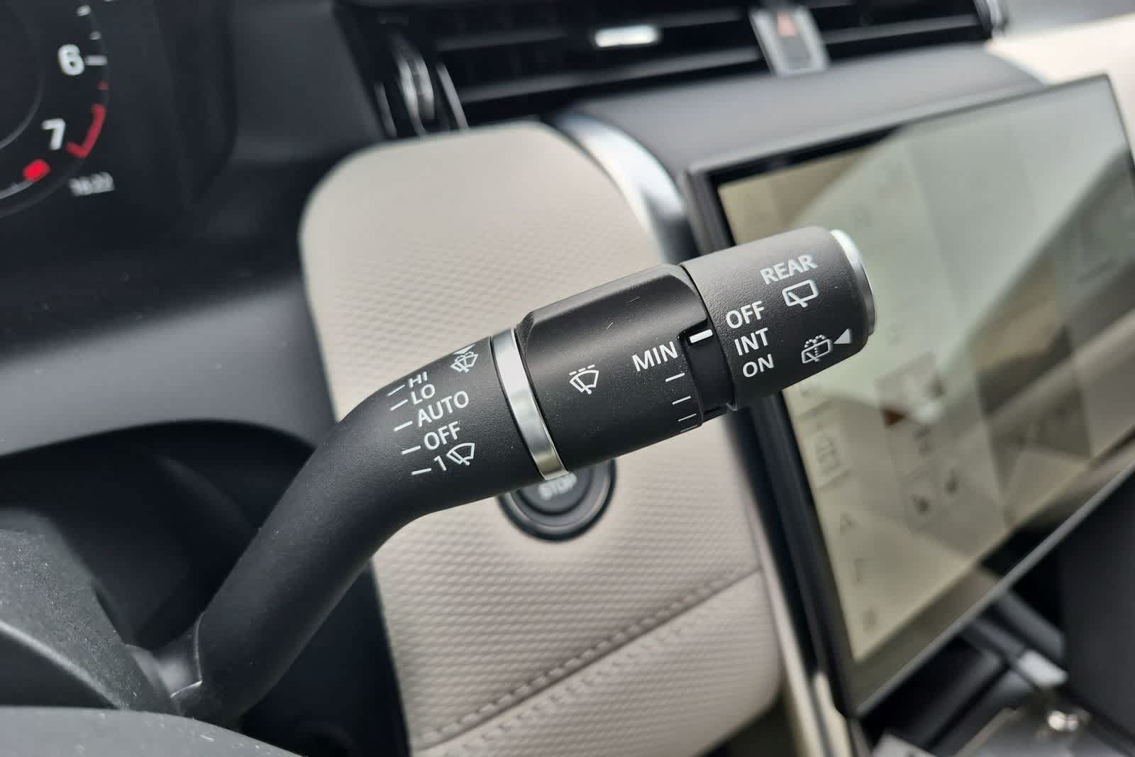 New 2026 Land Rover Discovery Sport Landmark AWD/4WD image 25