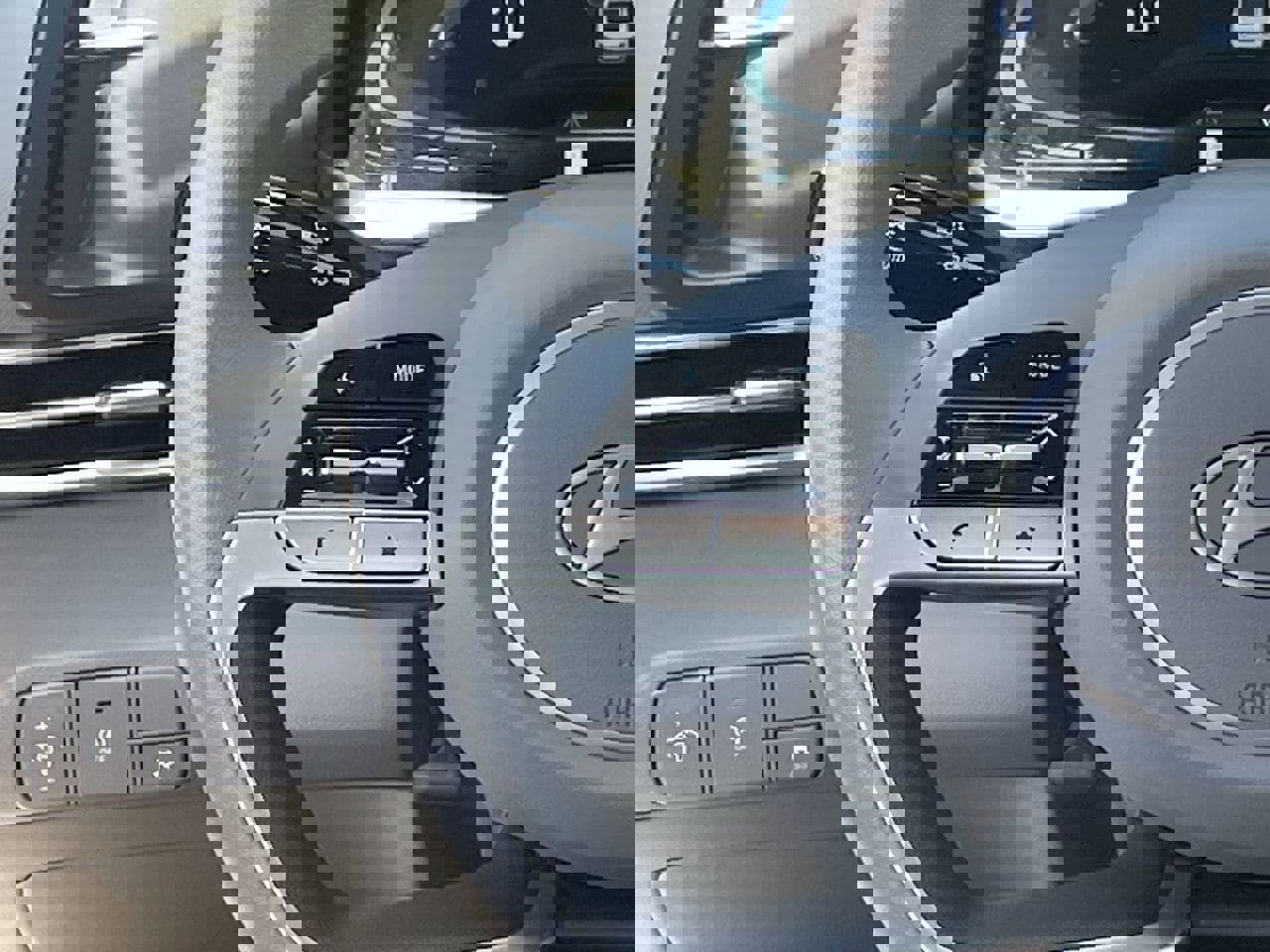 Certified 2025 Hyundai Elantra SE image 22