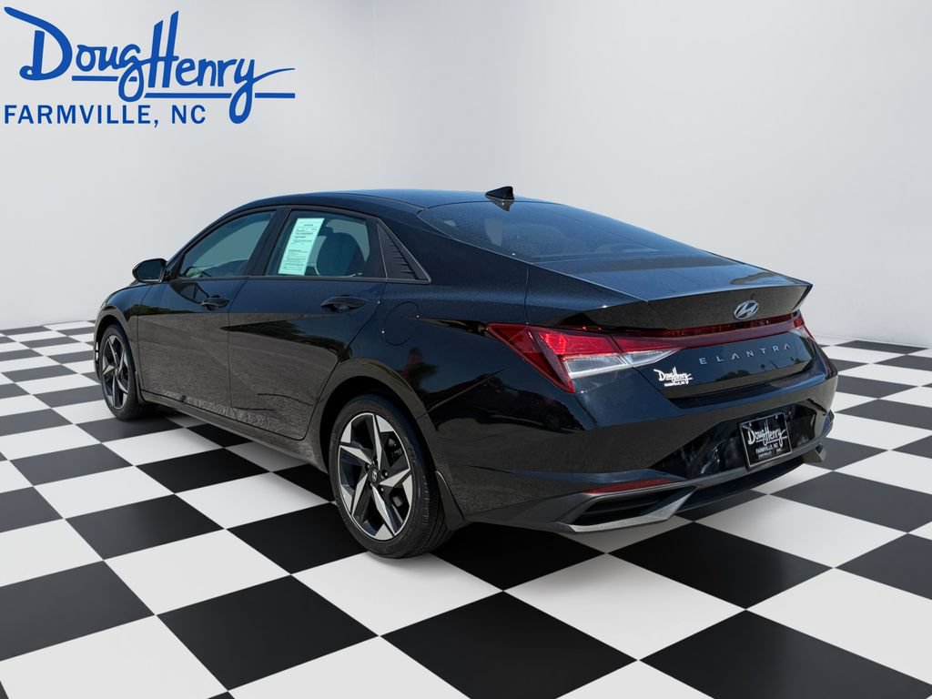 Used 2023 Hyundai Elantra SEL w/ Convenience Package FWD image 3