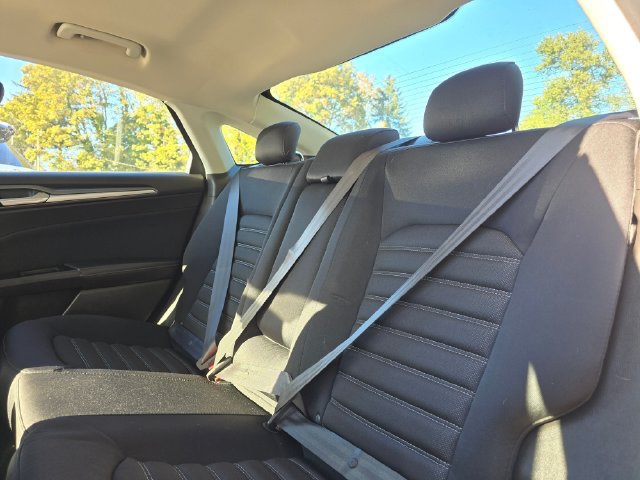 Used 2015 Ford Fusion SE FWD image 17